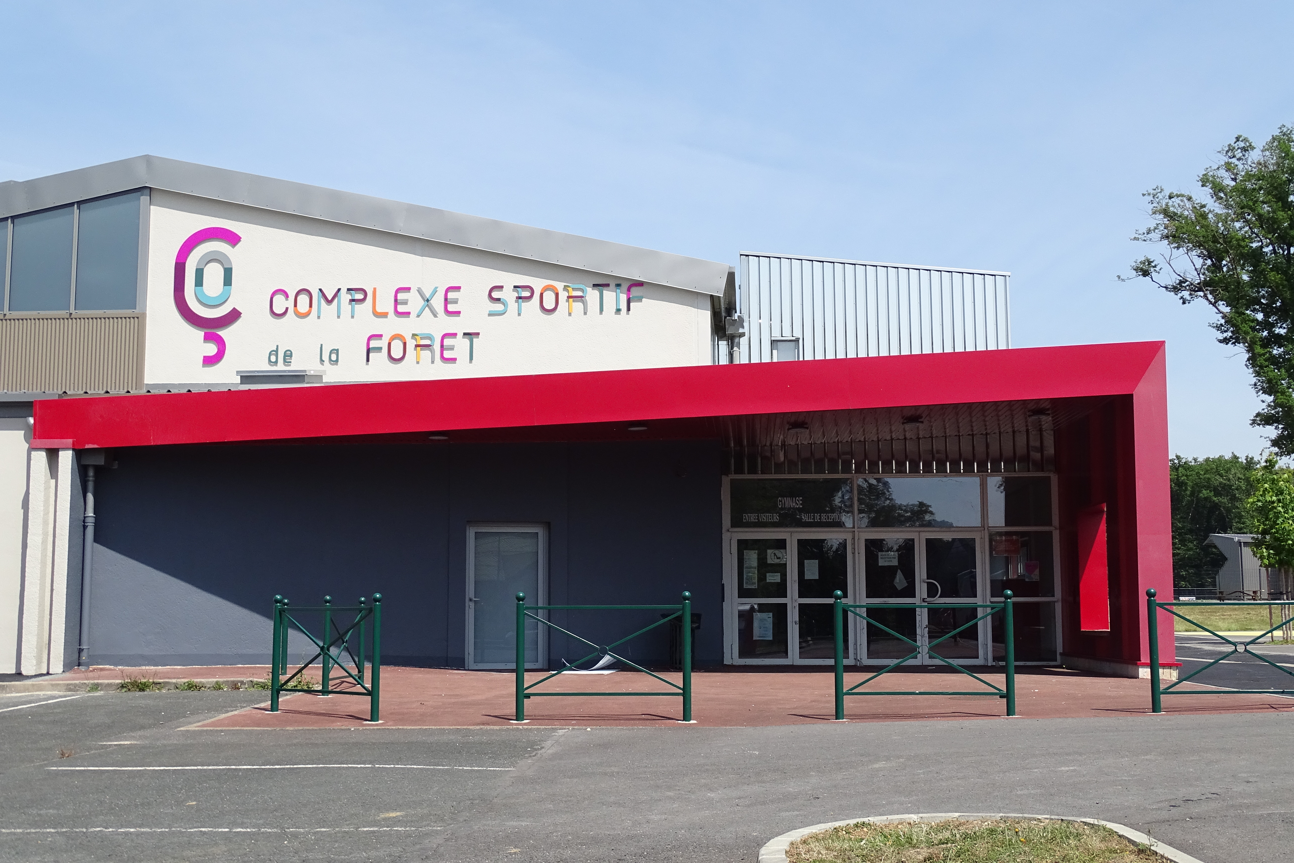 Entrée du gymnase